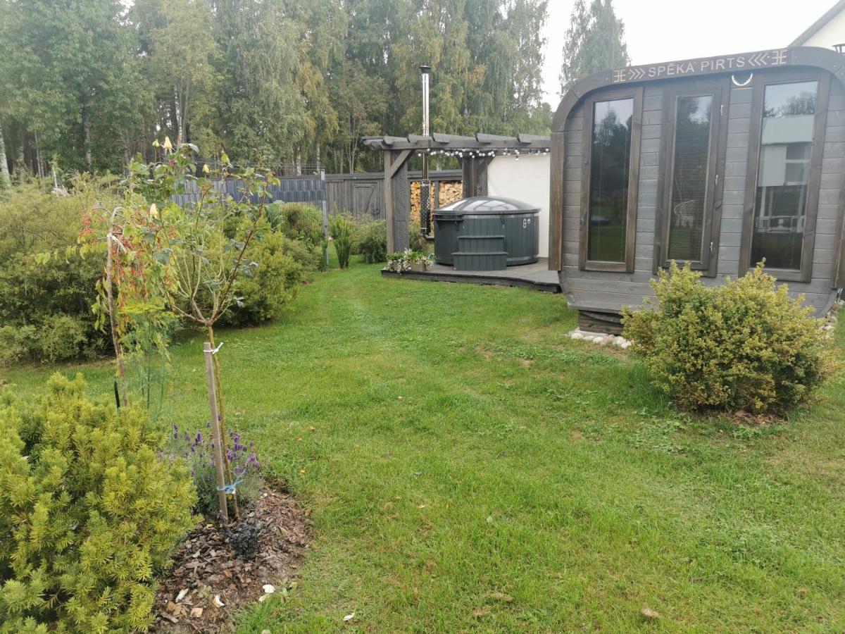 Varpas Kolka Buitenkant foto